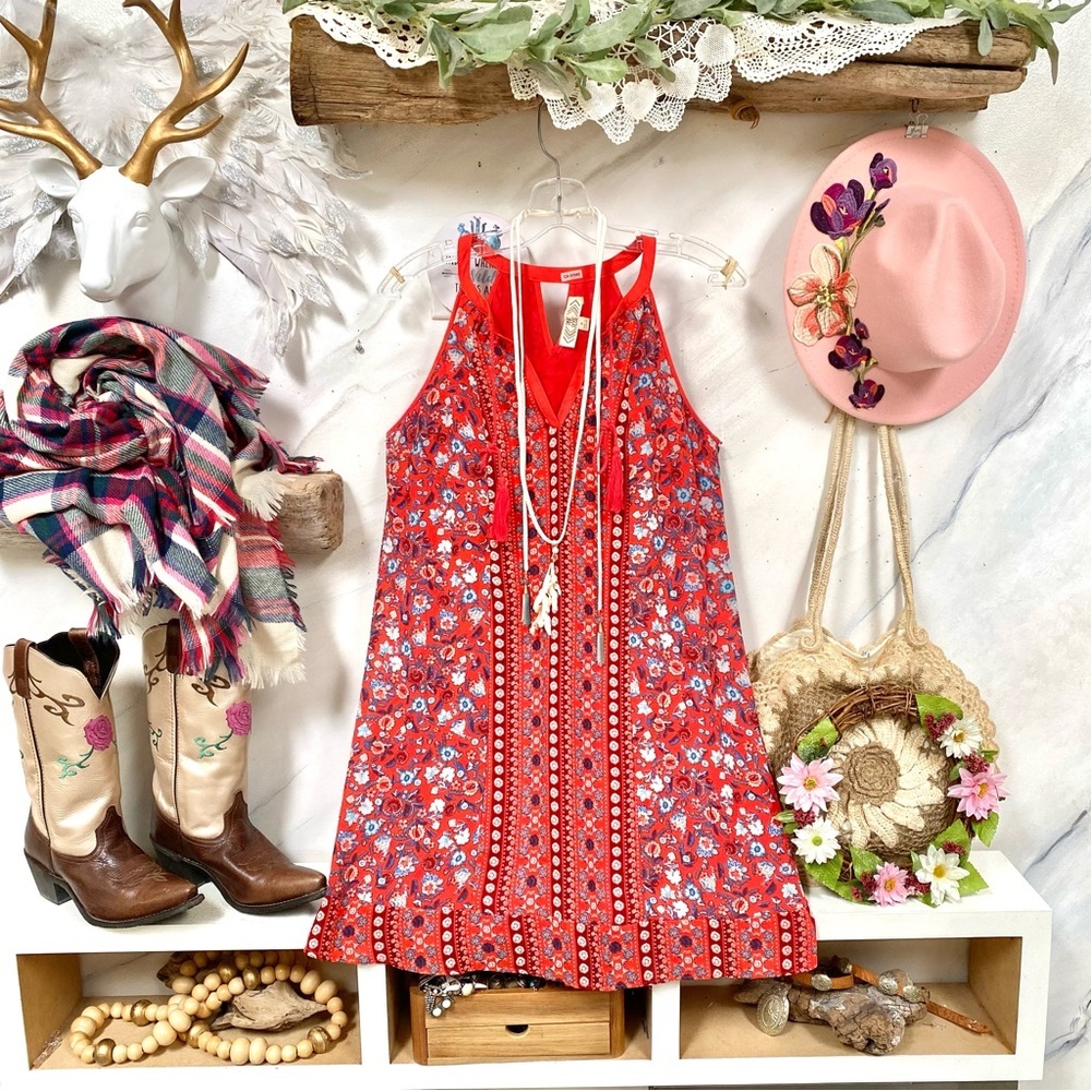 Beautiful halter boho dress w shabby chic resort vacay beach vibe